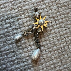 DYLANLEX Gold Tone Crystal and Pearl Starburst Ear Crawler